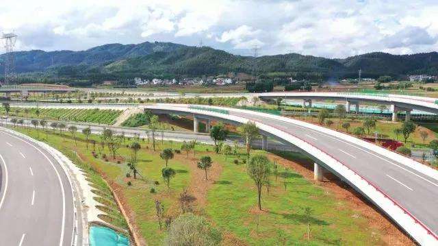 云南东部出海最近通道！云南又一条高速公路通车3.jpg