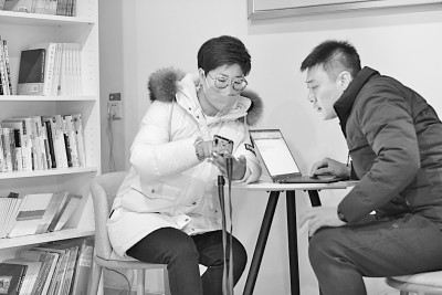 身边小商铺 连着千万家 身边小商铺 连着千万家