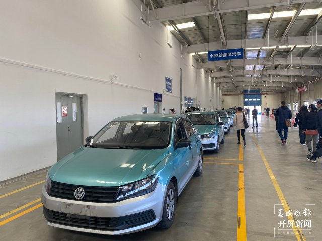 巡出租车游车更换新能源车 昆明可一站式办结 (3).jpg