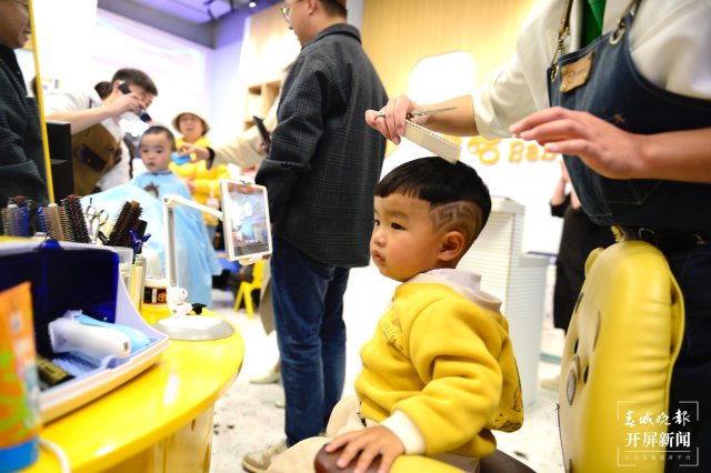 二月二龙抬头，昆明多家儿童理发店生意火爆（龙宇丹摄）