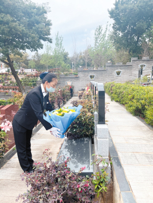 晋福古园清明节期间开展免费“代客祭扫”服务。本组图片除署名外均为供图