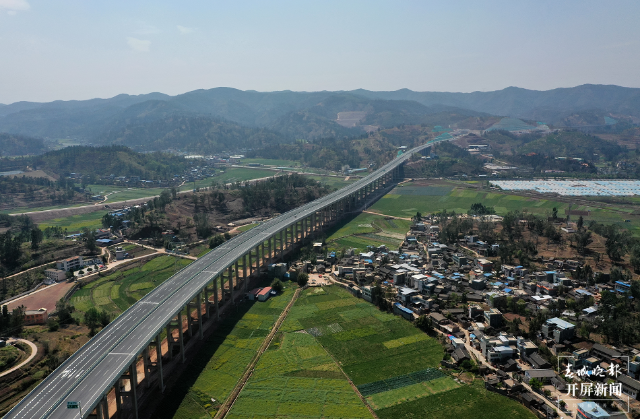 新楚大高速公路正式通车 开屏新闻记者 王磊 摄影报道