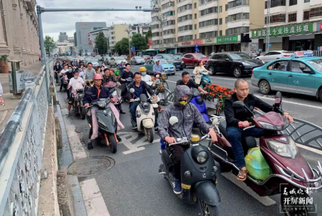 开屏观察 | “新国标”过渡期进入倒计时，电动车非法“提速”冒头？记者走访…… 刘嘉 摄