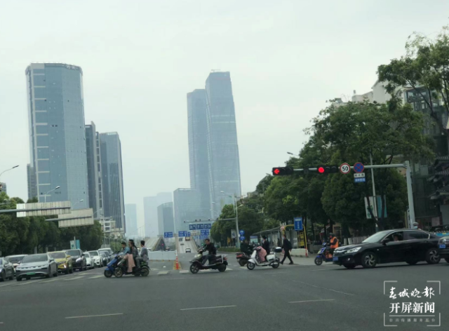 开屏观察 | “新国标”过渡期进入倒计时，电动车非法“提速”冒头？记者走访…… 刘嘉 摄