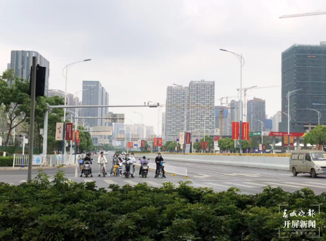 开屏观察 | “新国标”过渡期进入倒计时，电动车非法“提速”冒头？记者走访…… 刘嘉 摄