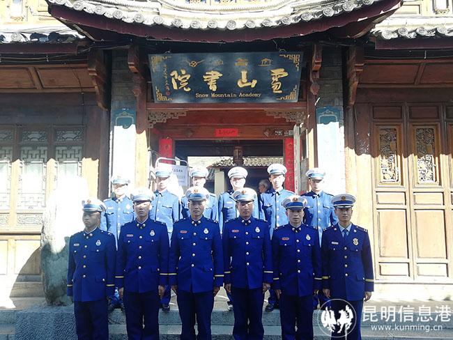 4  到“雪山书院”聆听名家讲坛