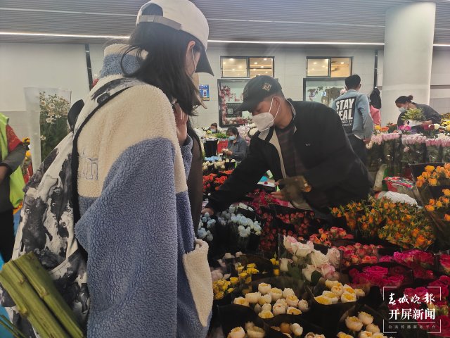 母亲节，昆明康乃馨（开屏新闻记者 孙江荭 摄）