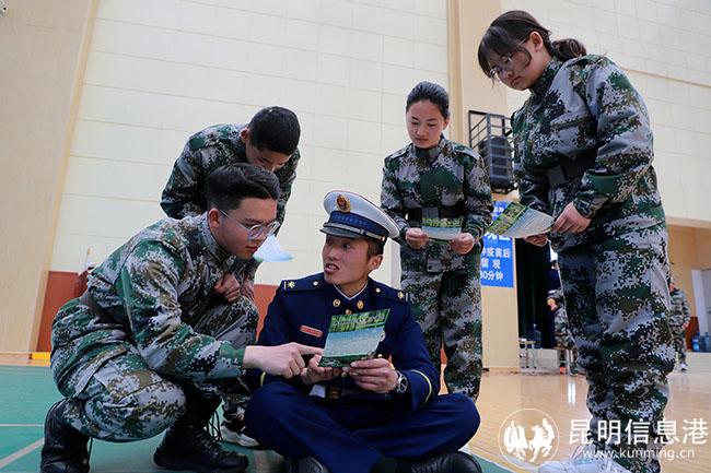 7 为学生宣传防火知识