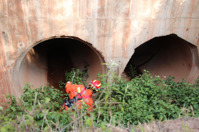 为拍视频涨粉,玉溪一15岁男孩被困管道意识模糊……