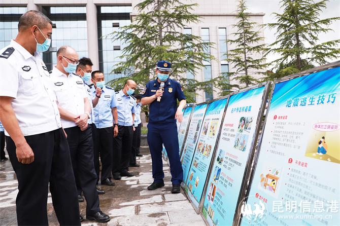 参观地震应急科普展 参观地震应急科普展