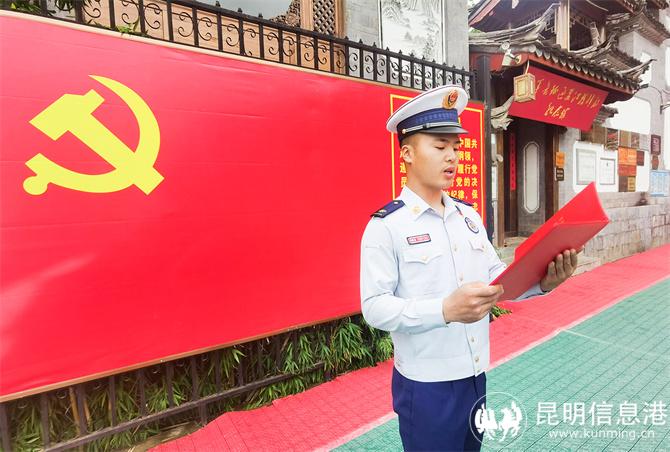 新党员代表董杰表态发言