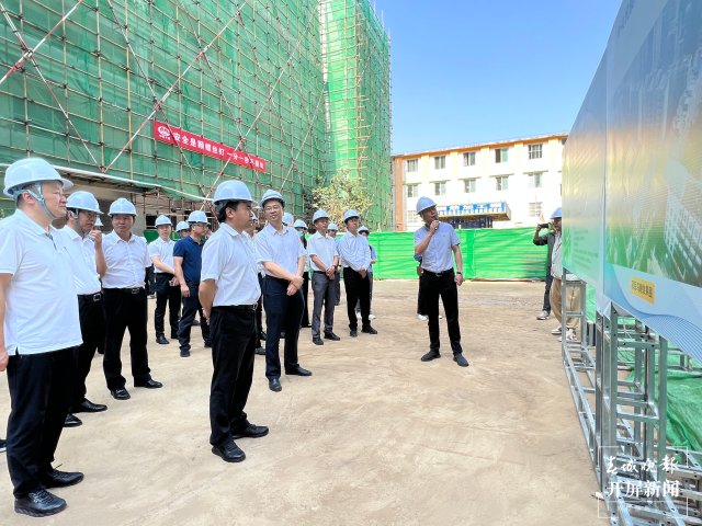 昆明五华区29个项目集中开工（春城晚报-开屏新闻记者 杨质高 实习生 何栩祯 通讯员 柴树飞 戎天乐 摄）