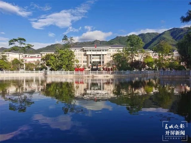 今年曲靖会泽县15人被清华、北大录取(春城晚报-开屏新闻记者 蒋琼波 通讯员 幸金正 摄)