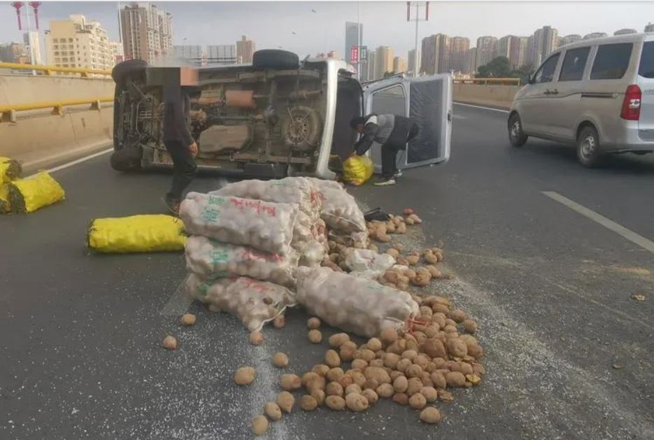 面包车：我承受了不能承受之重（供图）