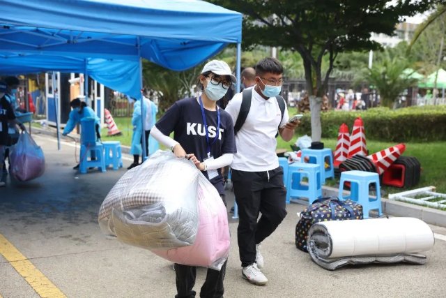 温暖又有爱!云南多所大学“萌新”报到(图片由学校提供)