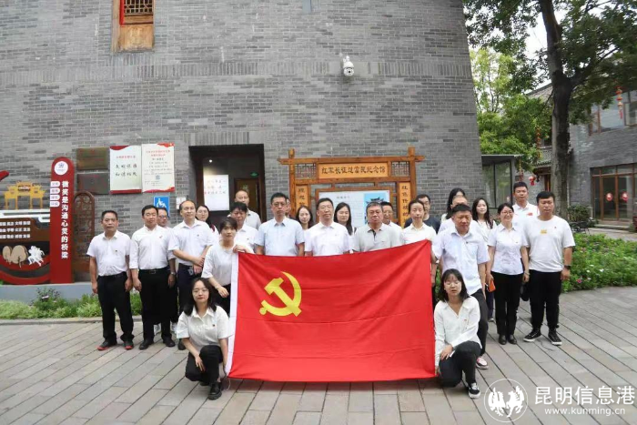 师生开展“忆初心 强党性 明方向”主题教育活动