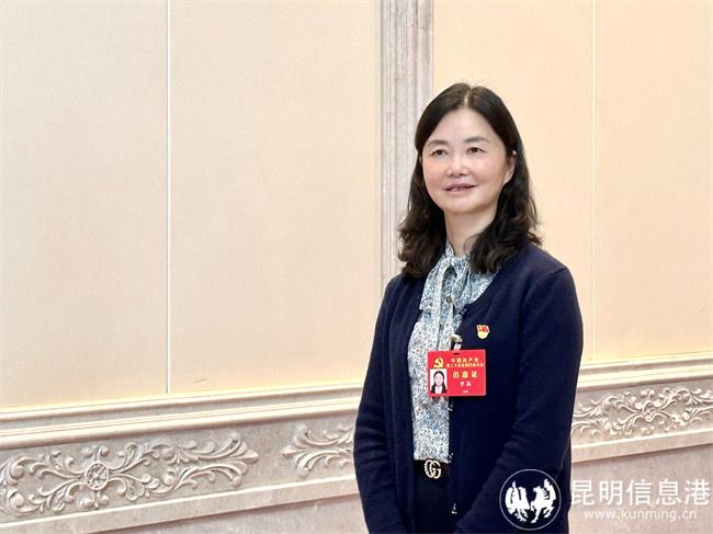 二十大代表,曲靖市第一中学党委书记、校长李晶 二十大代表,曲靖市第一中学党委书记、校长李晶