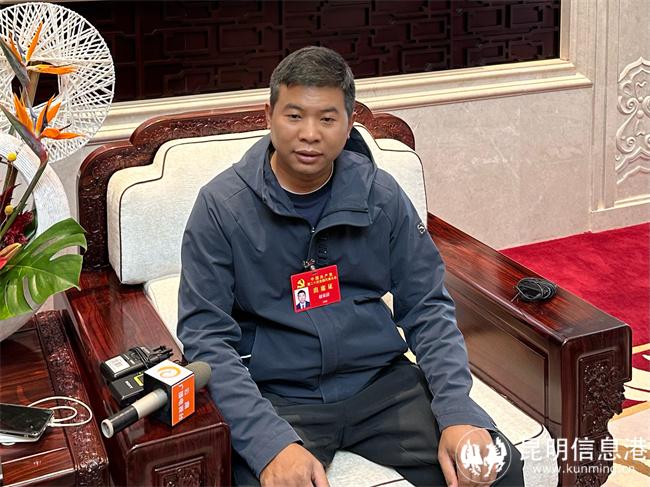 二十大代表,腾冲市清水镇党委委员、副镇长,三家村总支部书记、主任赵家清 二十大代表,腾冲市清水镇党委委员、副镇长,三家村总支部书记、主任赵家清