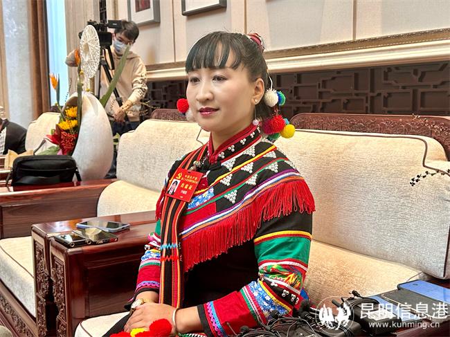 二十大代表,普洱市澜沧拉祜族自治县老达保快乐拉祜演艺有限公司创办人李娜倮 二十大代表,普洱市澜沧拉祜族自治县老达保快乐拉祜演艺有限公司创办人李娜倮