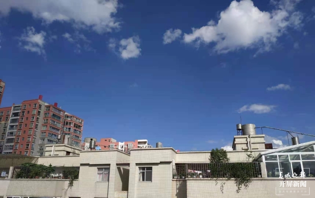 蓝天 晴天(春城晚报-开屏新闻小罗 摄)