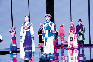 时装秀表演。 记者刘凯达摄