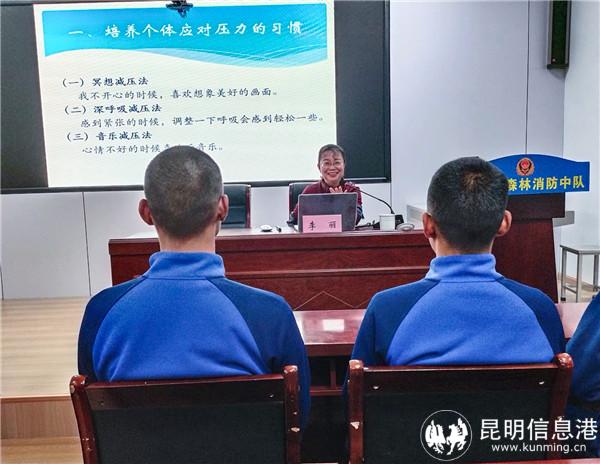 心理专家辅导。马缤摄 心理专家辅导。马缤摄