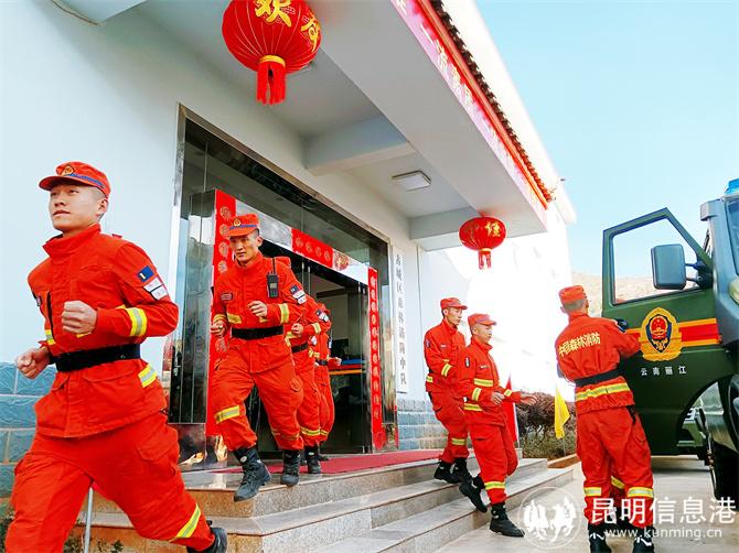 15 节日期间开展战备拉动演练。马杰璋摄 15 节日期间开展战备拉动演练。马杰璋摄