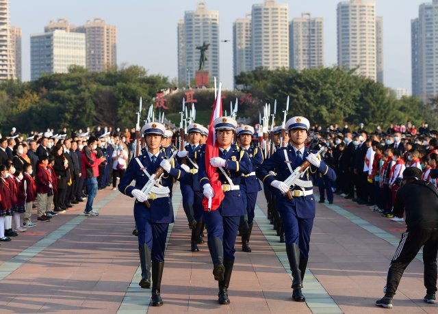 同升国旗·同唱国歌暨北京市天安门地区管理委员会赠送国旗仪式。曾永洪 摄 (1).JPG