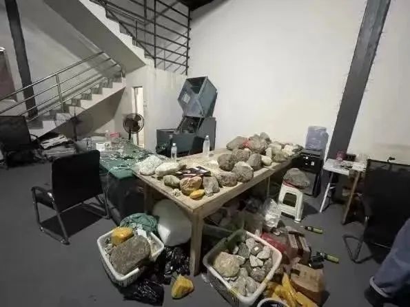 “一百多万的玉石,来我直播间,只要15万……”