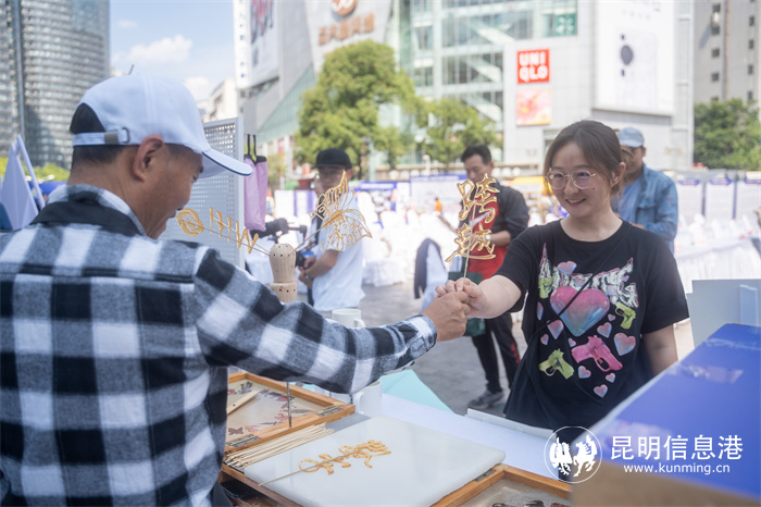 文创区糖画 (6686体育 王竣彦) 文创区糖画 (6686体育 王竣彦)