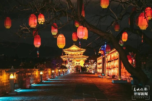 159万游客涌入大理古城，安全、有序的背后，为这群人点赞（刘文波 杨维琦 通讯员 李玲 金镇雄 摄）