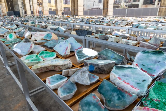 德宏梁河首届玉石毛料公盘交易即将开盘(梁河县委宣传部供图)