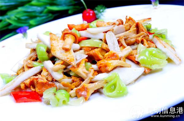 干煎乳饼鸡油菌。