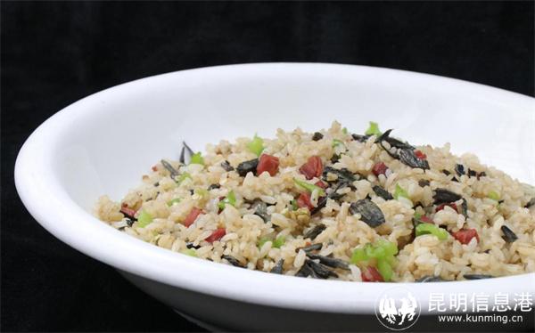 干巴菌炒饭。