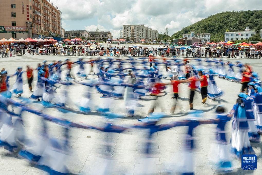 贵州:广场舞比赛上歌舞欢 6686体育