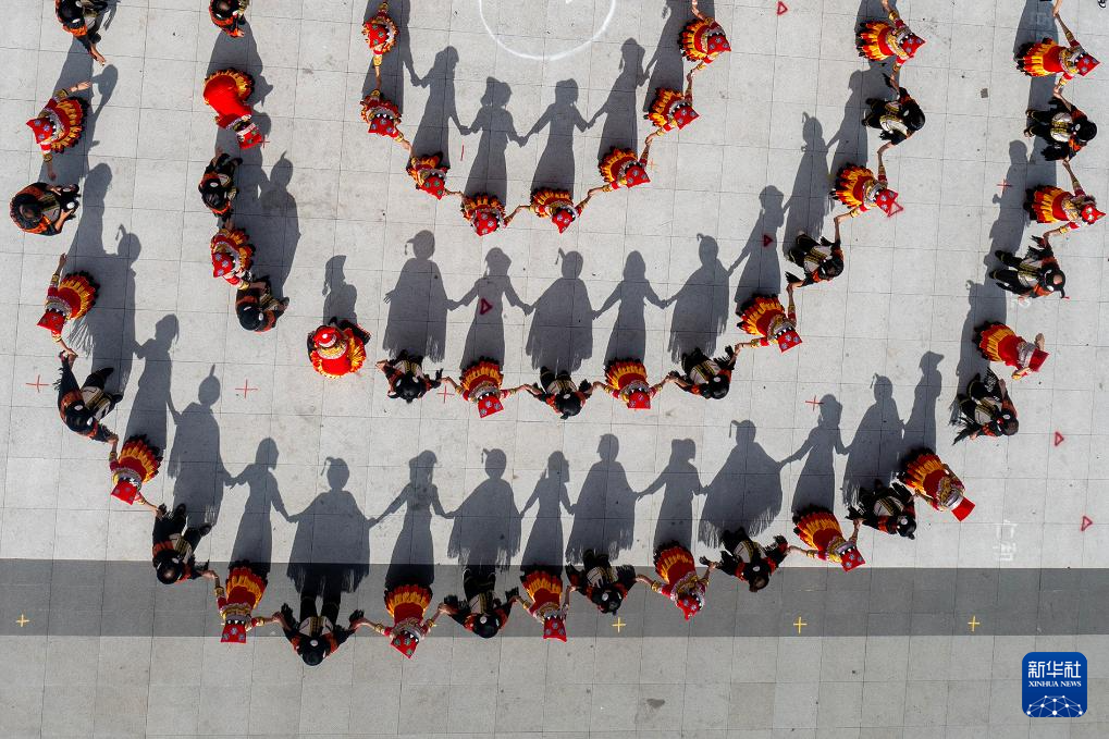 贵州:广场舞比赛上歌舞欢 6686体育