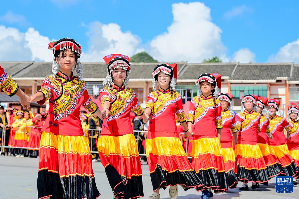 贵州:广场舞比赛上歌舞欢 6686体育