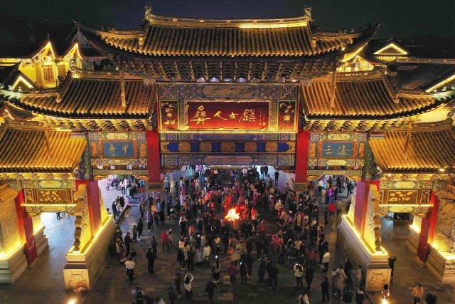 文旅融合促繁荣,楚雄州春节游客接待量创新高 楚雄彝人古镇 王洪 摄1.jpg