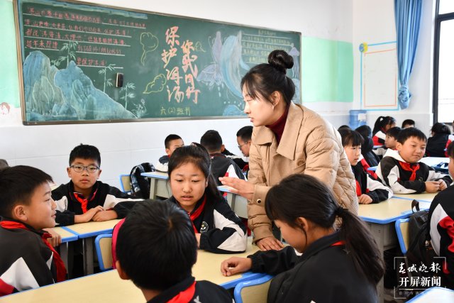 (采访传编辑)大理洱源抓实2024年春季学期洱海源头保护“开学第一课”宣传教育进校园活动 (10).JPG