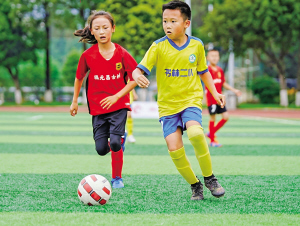 　男女生同场对抗