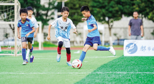 　比赛中激烈对抗