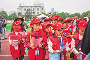 小记者参与报道