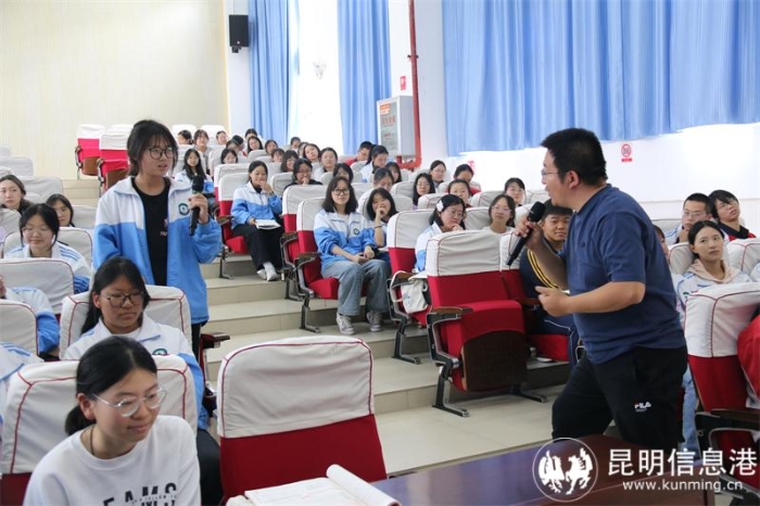 昆一中本部专家到校开展高考备考讲座9 昆一中本部专家到校开展高考备考讲座9