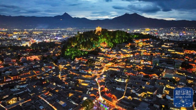 云南丽江:古城迎游客