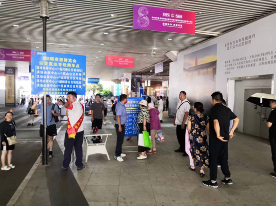 （采访传编辑）昆明公交高效服务护航第8届南博会，运送乘客超7万人次.jpg