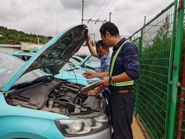 （采访传编辑 有视频）昆明出租车要降价了？乘客、司机的心声是… 1.jpg