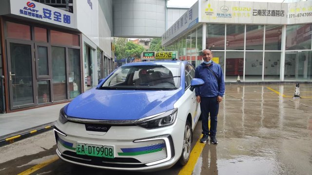 （采访传编辑 有视频）昆明出租车要降价了？乘客、司机的心声是… 3.jpg
