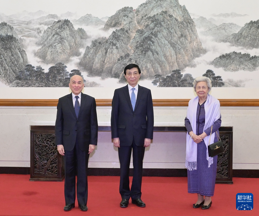 b376aa103dc8419ab8bd2714bf1cee75