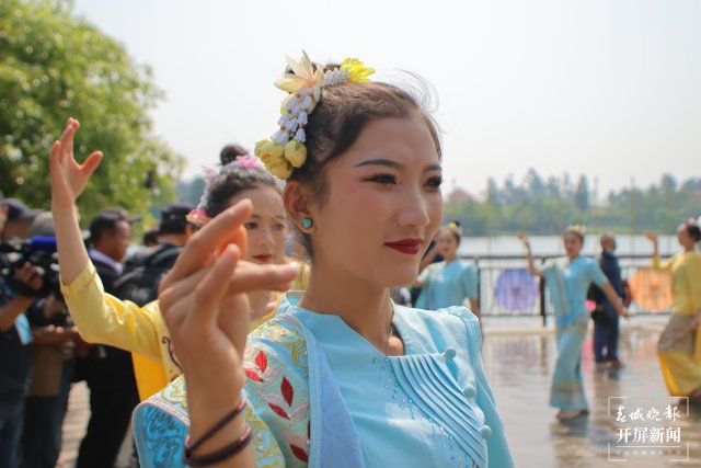 （采访传编辑）非遗遇上潮玩，云南民族村2025泼水节开启50余项狂欢3.JPG