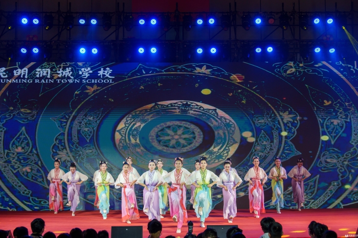 舞蹈《舞绘蹴鞠图》初中